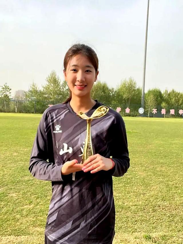 飒爽英姿：中国女足展现出色技术，圈粉无数的简单介绍