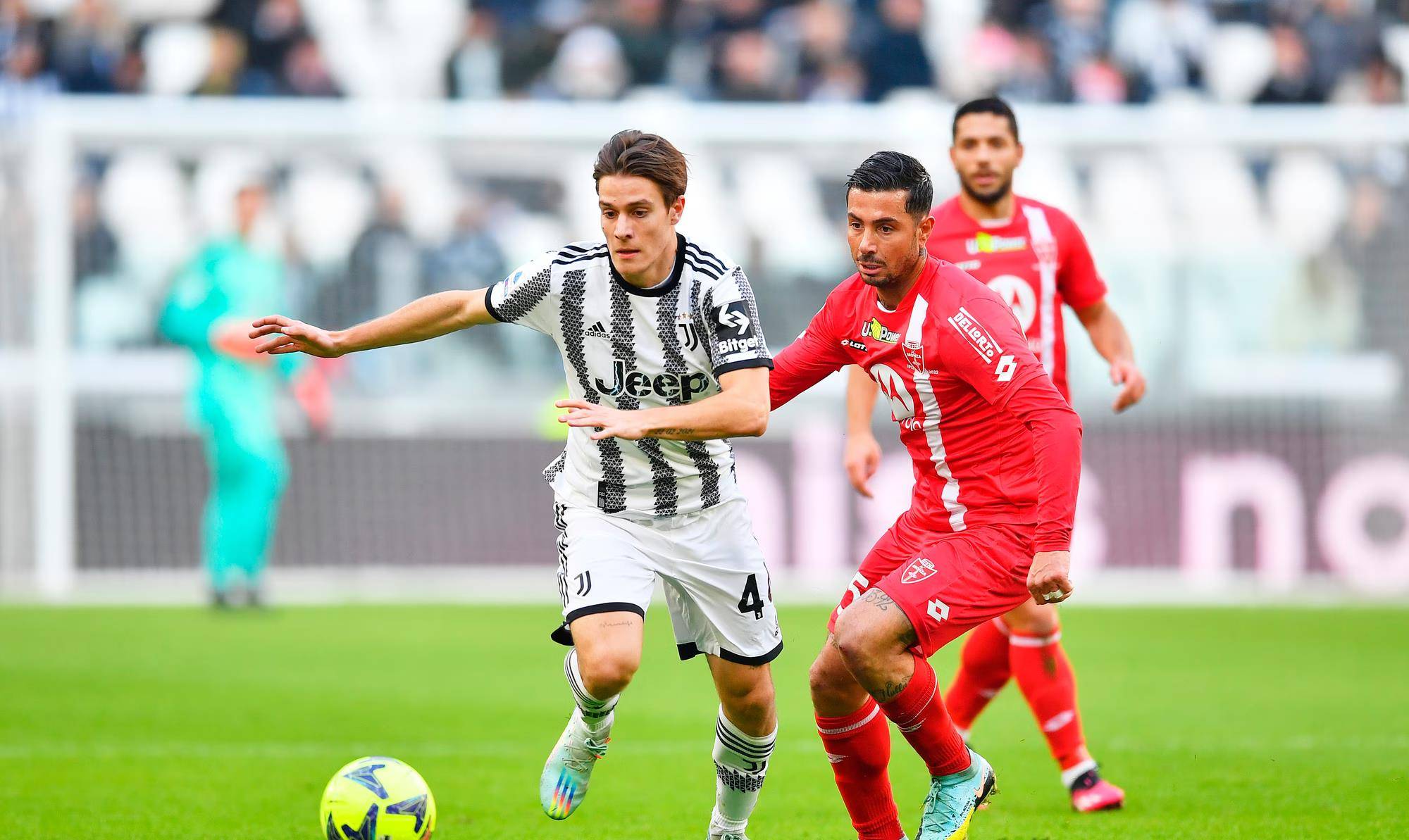 关于乌迪内斯教练组研究新战术，备战接下来比赛的信息