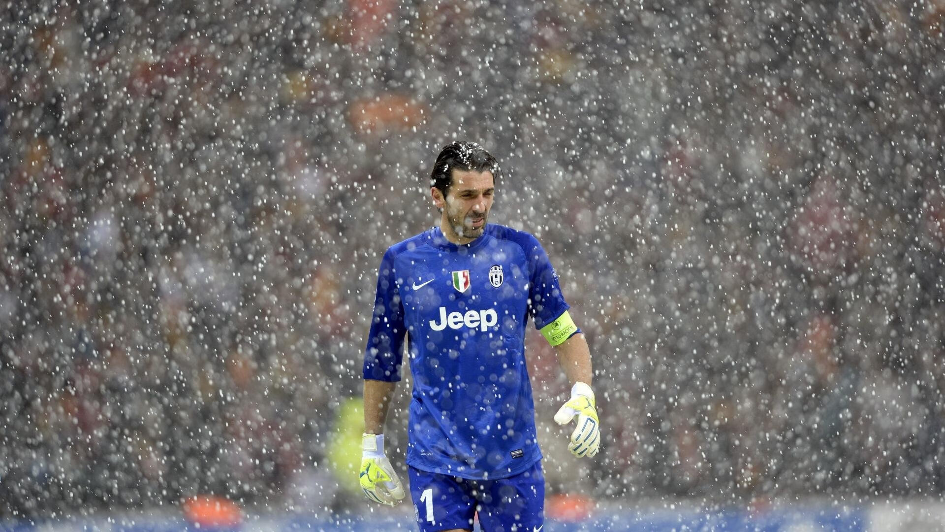 JackeyLove在掘金比赛中重返赛场，出色发挥引发热议！观众掌声雷动